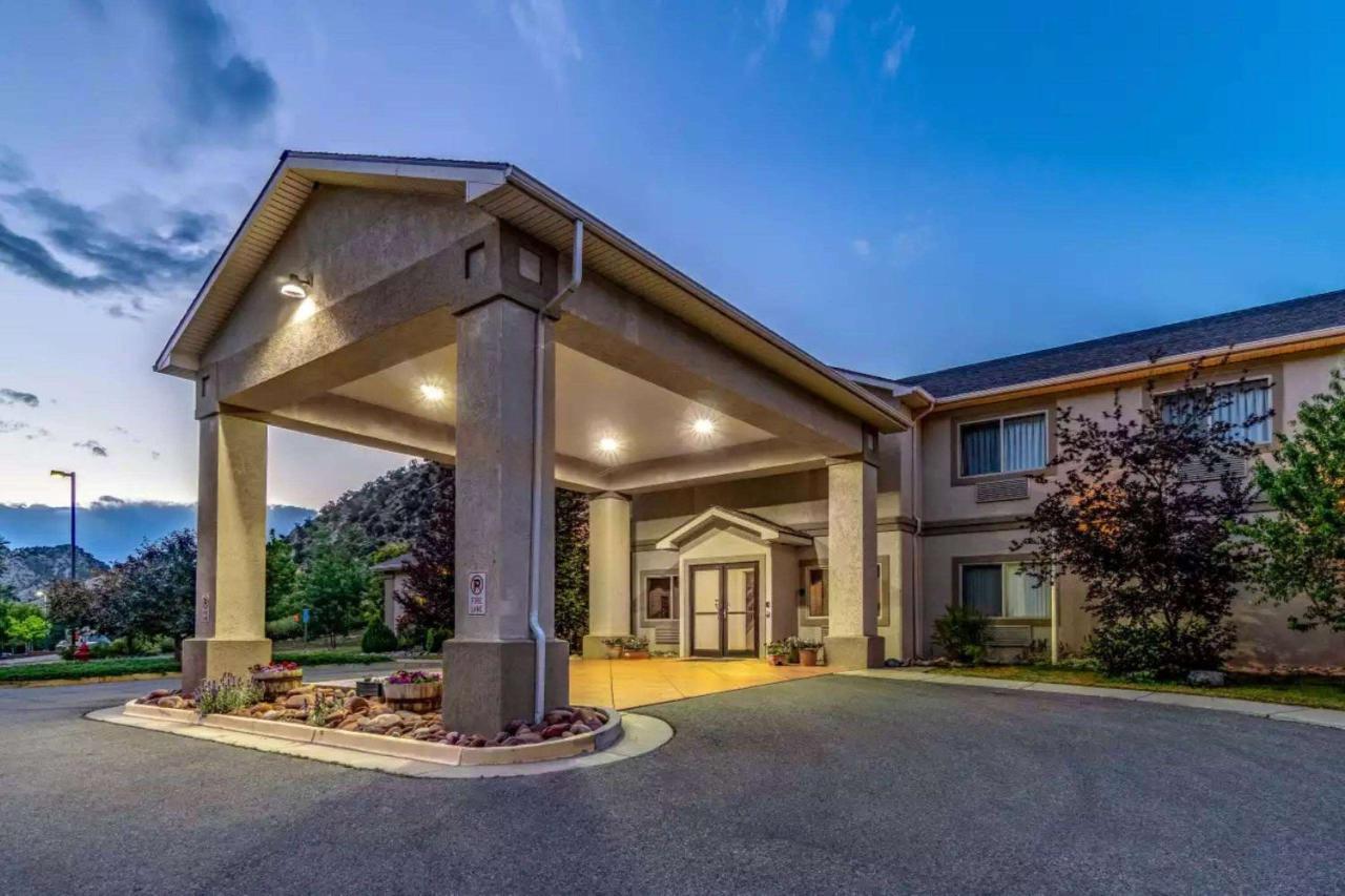 Wingate By Wyndham New Castle - Glenwood Springs Hotell Exteriör bild